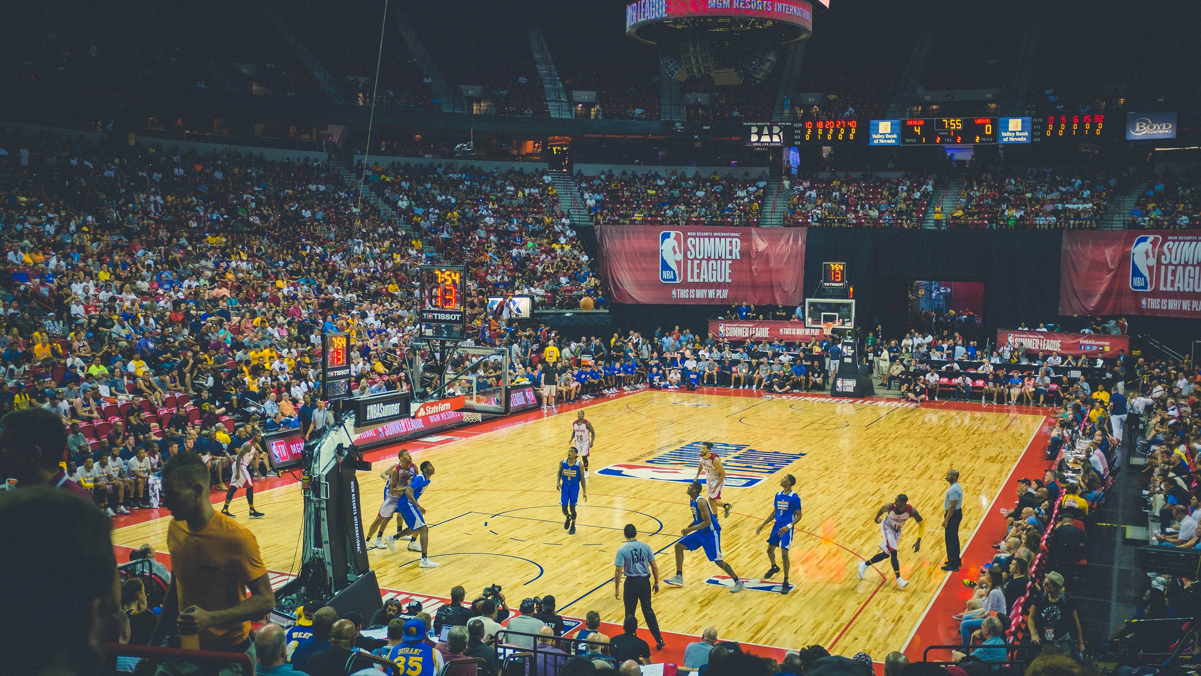 开云体育入口-拉文关键节点连续得分撕裂防线，篮网火力全开压制凯尔特人