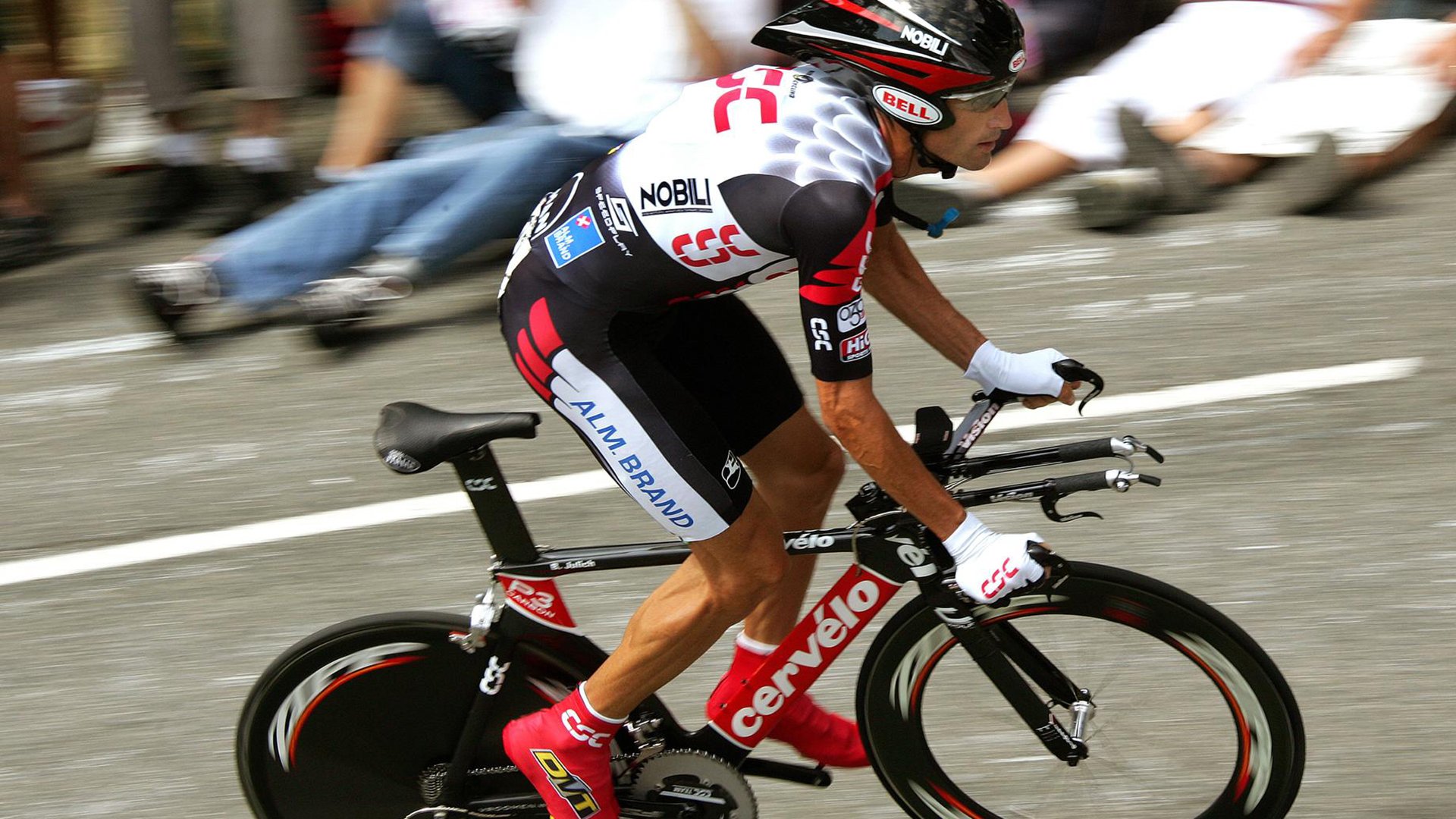 冠军之心,无问赛道,当F1引擎轰鸣遇见詹姆斯不朽传奇